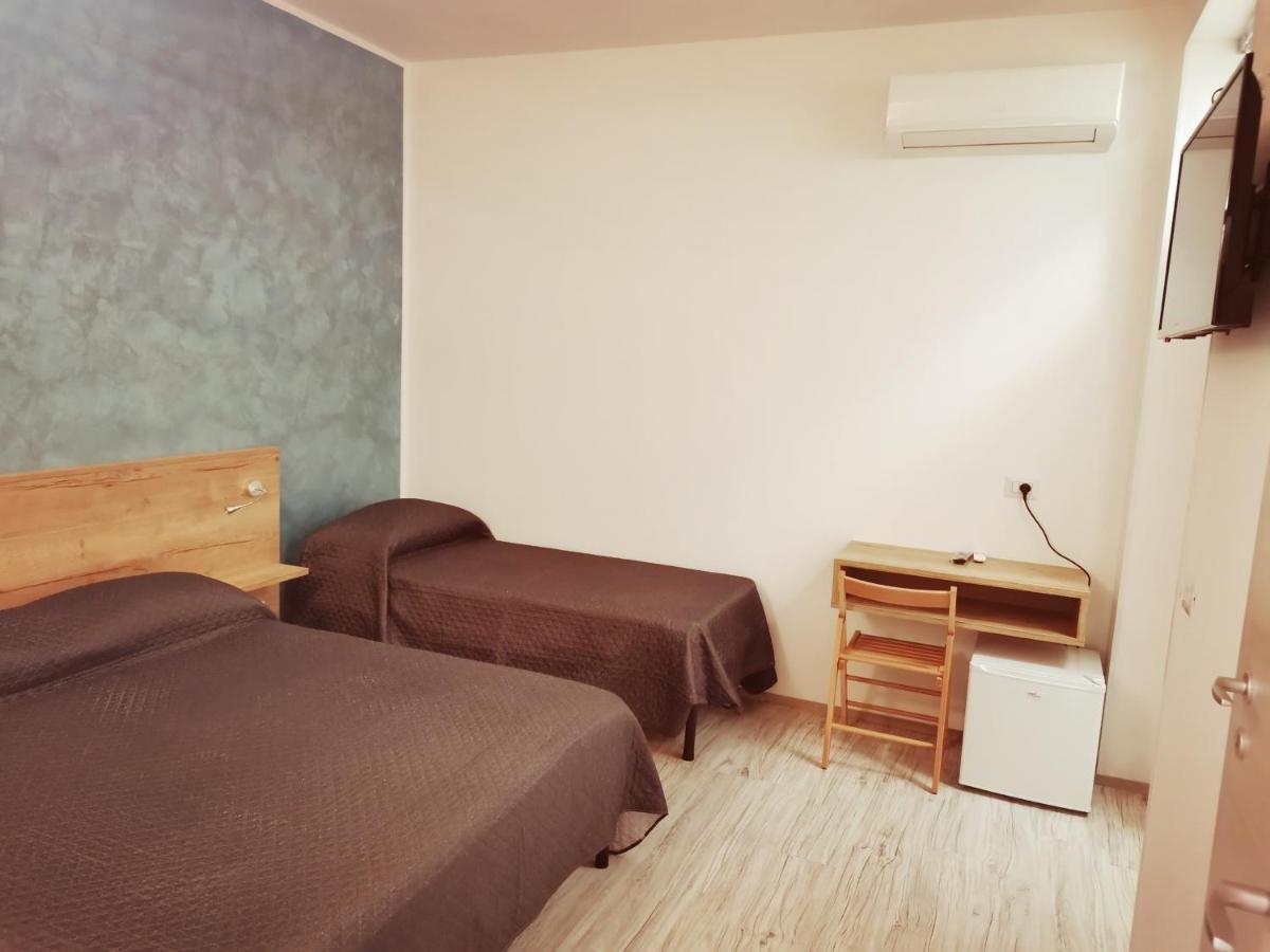 Via Alessandria Hotel Racale Bilik gambar
